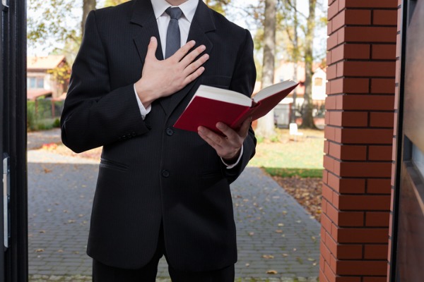 jehovas witness at someone's home